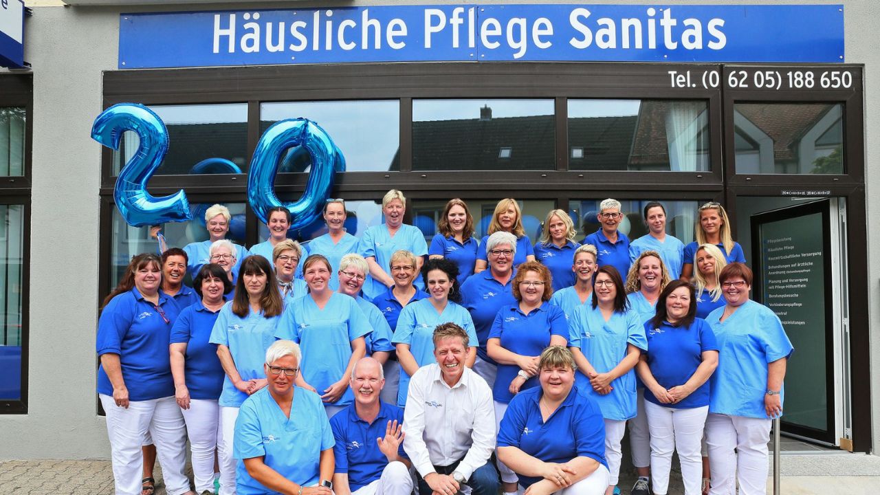 Pflege Sanitas 20 Jahre Jubiläum Teamfoto